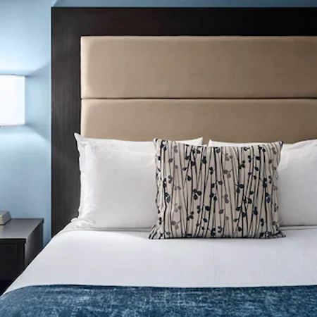 Ottawa Embassy Hotel & Suites Экстерьер фото