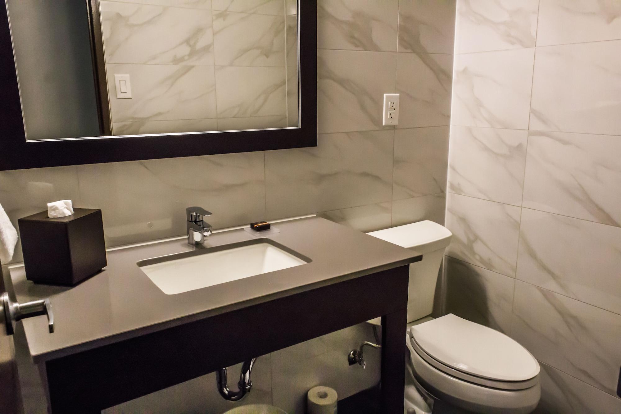 Ottawa Embassy Hotel & Suites Экстерьер фото
