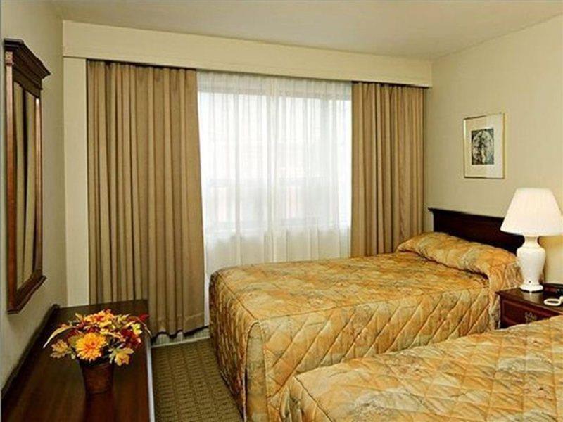 Ottawa Embassy Hotel & Suites Экстерьер фото